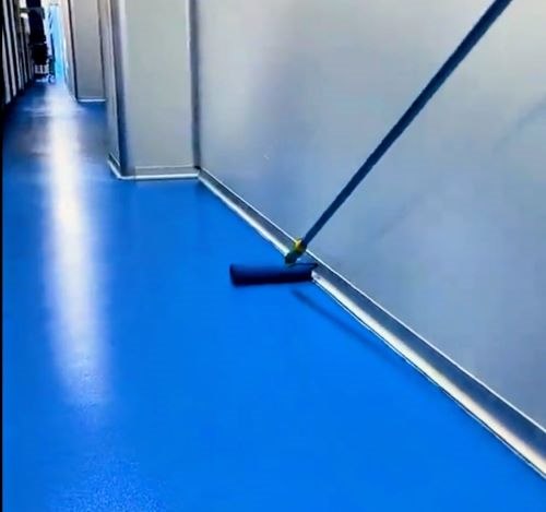 Costo de pisos para hospitales y farmacéutica